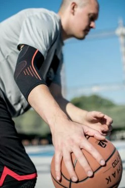 Tarmak Soft 300 Right/Left Elbow Support Adult Boxing & MMA