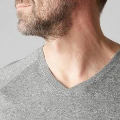 Domyos Exercise & Fitness Apparel Gym Stretching And Pilates Slim-Fit V-Neck T-Shirt 900