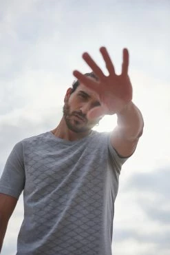 Domyos 500, Seamless Fitness Training T-Shirt, Men's Exercise & Fitness Apparel