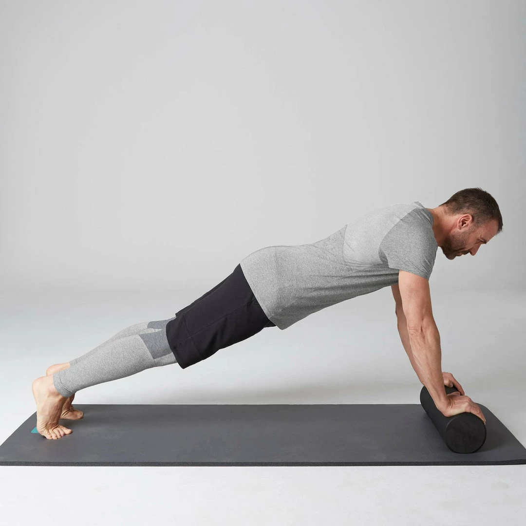 Domyos Exercise & Fitness Apparel Gym Stretching And Pilates Slim-Fit V-Neck T-Shirt 900